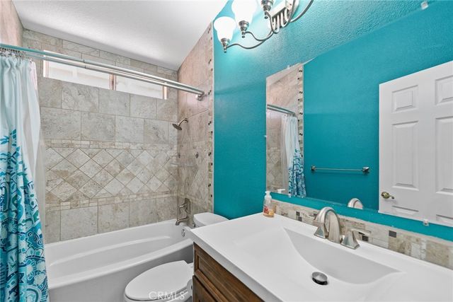 2031 Lagoon Court, Hemet, CA 92545