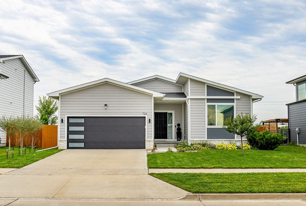 726 SE 69th Street, Pleasant Hill, IA 50327