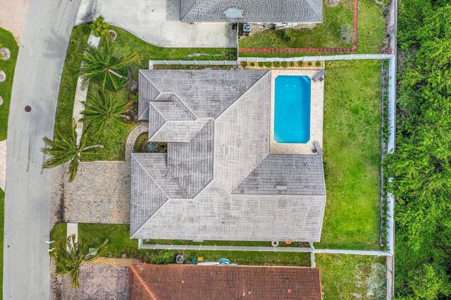 596 N Cypress Drive, Tequesta, FL 33469