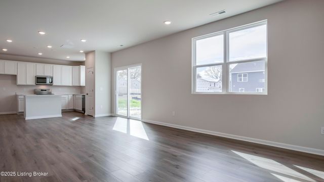 1850 Washington Blvd, Lyndon, KY 40242