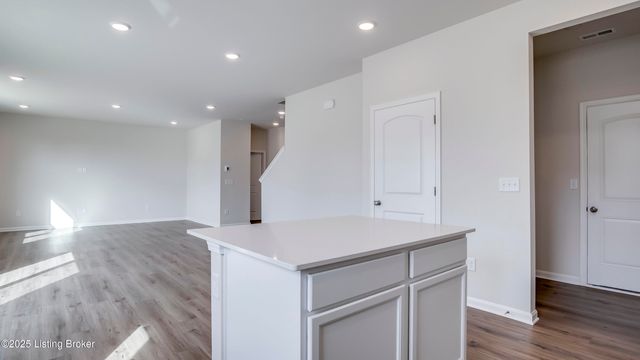 1850 Washington Blvd, Lyndon, KY 40242