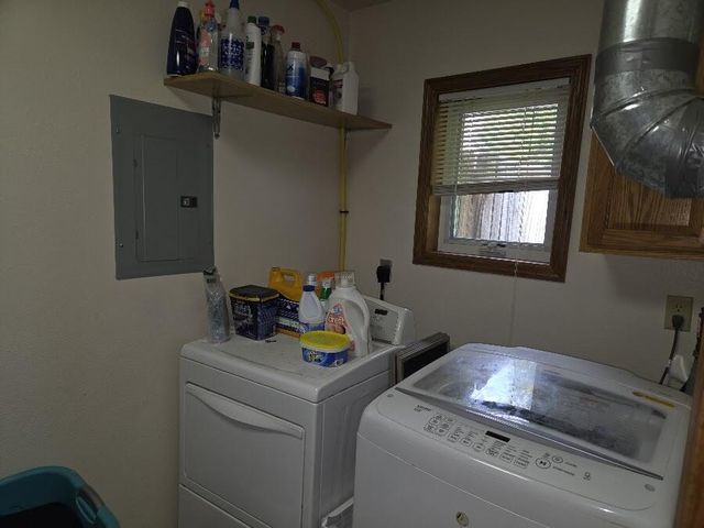 1004 Chrysler DRIVE, Mishicot, WI 54228