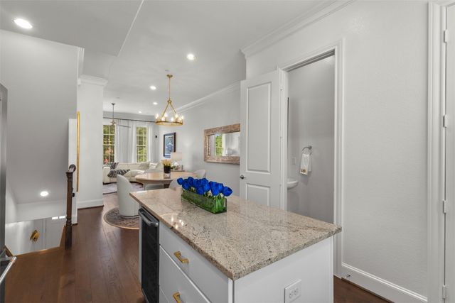 7333 Valley View Lane 807, Dallas, TX 75240
