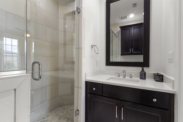7333 Valley View Lane 807, Dallas, TX 75240