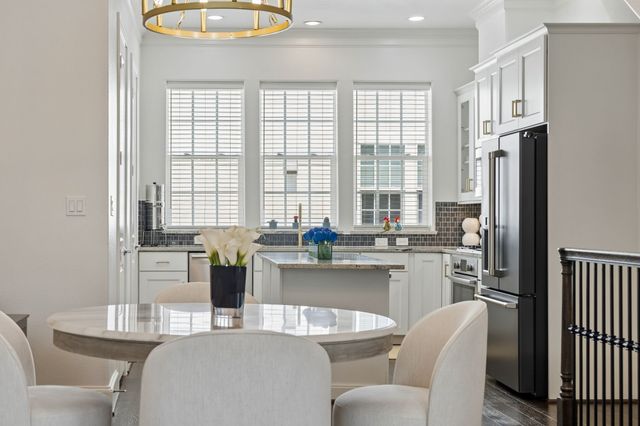 7333 Valley View Lane 807, Dallas, TX 75240