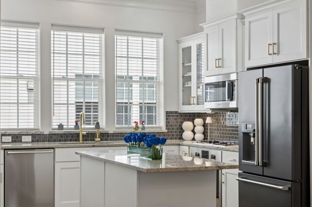 7333 Valley View Lane 807, Dallas, TX 75240