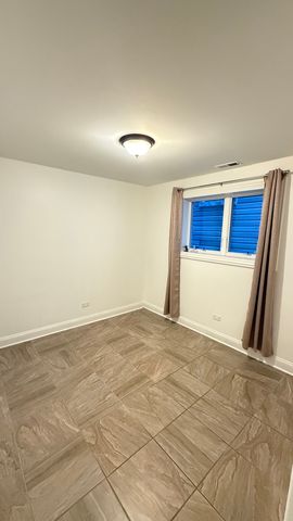 4411 S Wallace Street, Chicago, IL 60609