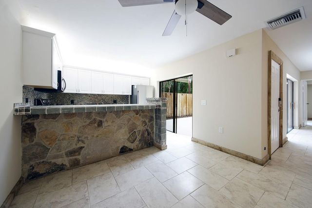 1700 Embassy Dr 402, West Palm Beach, FL 33401