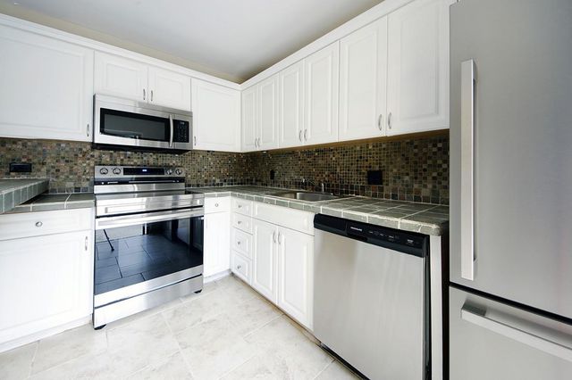 1700 Embassy Dr 402, West Palm Beach, FL 33401