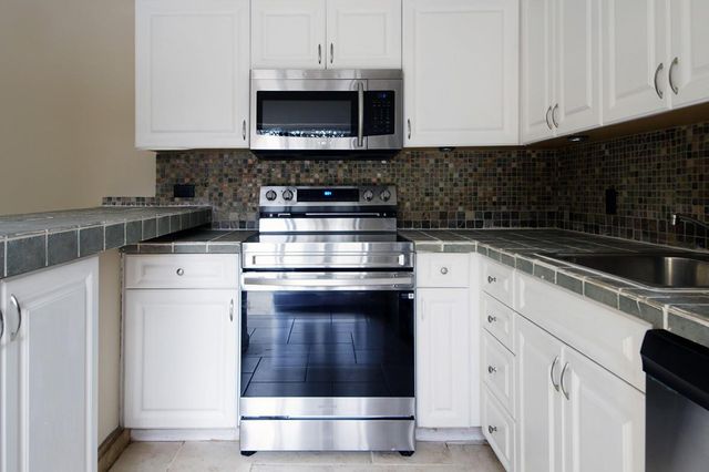 1700 Embassy Dr 402, West Palm Beach, FL 33401