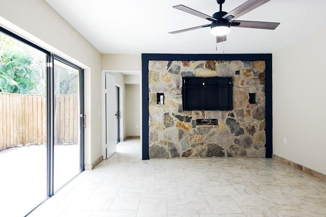 1700 Embassy Dr 402, West Palm Beach, FL 33401