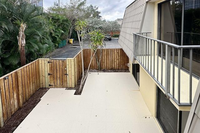 1700 Embassy Dr 402, West Palm Beach, FL 33401