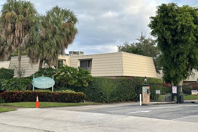 1700 Embassy Dr 402, West Palm Beach, FL 33401