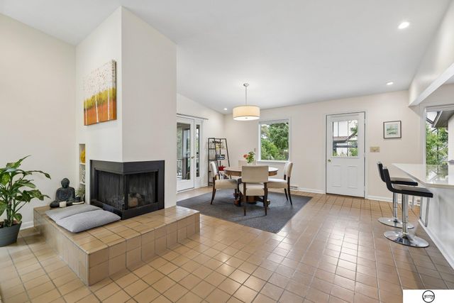 6446 W Shore Drive, Lincoln, NE 68516