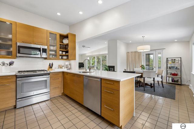 6446 W Shore Drive, Lincoln, NE 68516