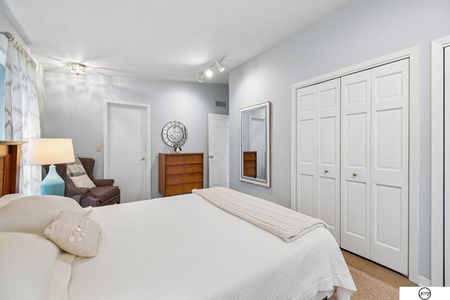 6446 W Shore Drive, Lincoln, NE 68516