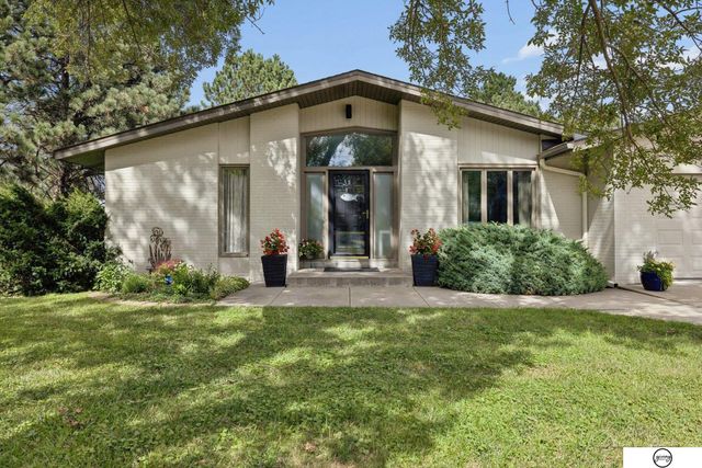6446 W Shore Drive, Lincoln, NE 68516
