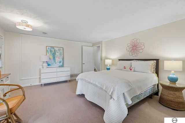 6446 W Shore Drive, Lincoln, NE 68516