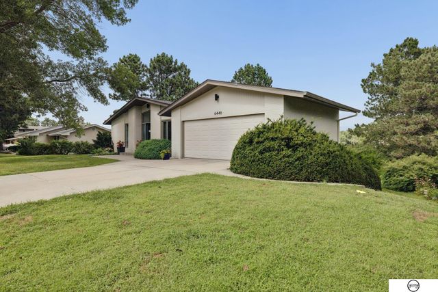 6446 W Shore Drive, Lincoln, NE 68516