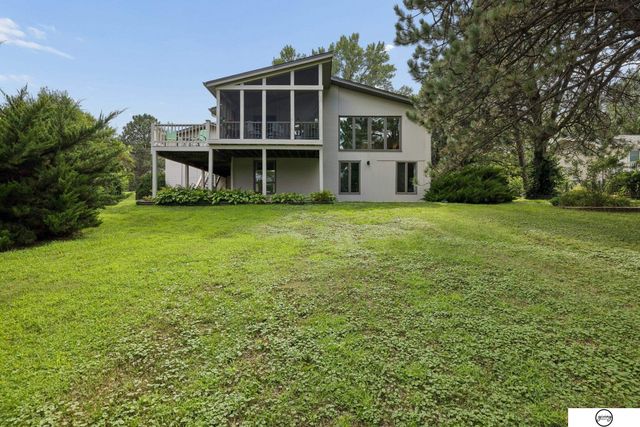 6446 W Shore Drive, Lincoln, NE 68516