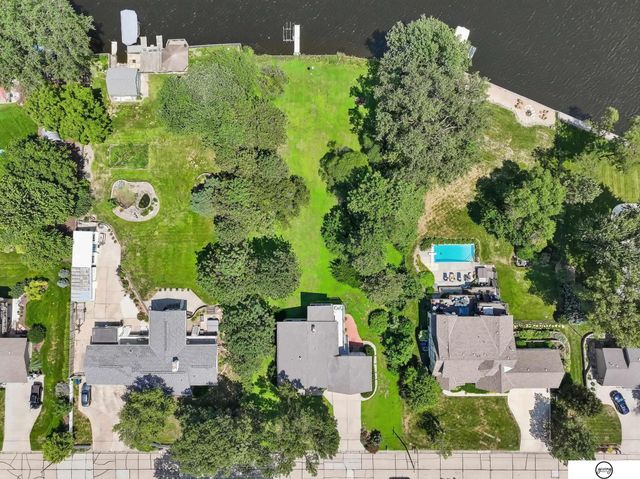 6446 W Shore Drive, Lincoln, NE 68516