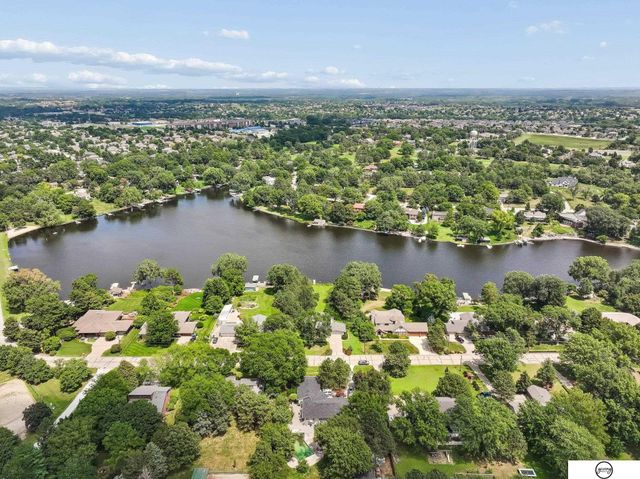 6446 W Shore Drive, Lincoln, NE 68516