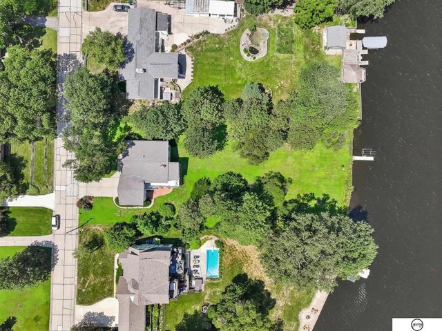 6446 W Shore Drive, Lincoln, NE 68516