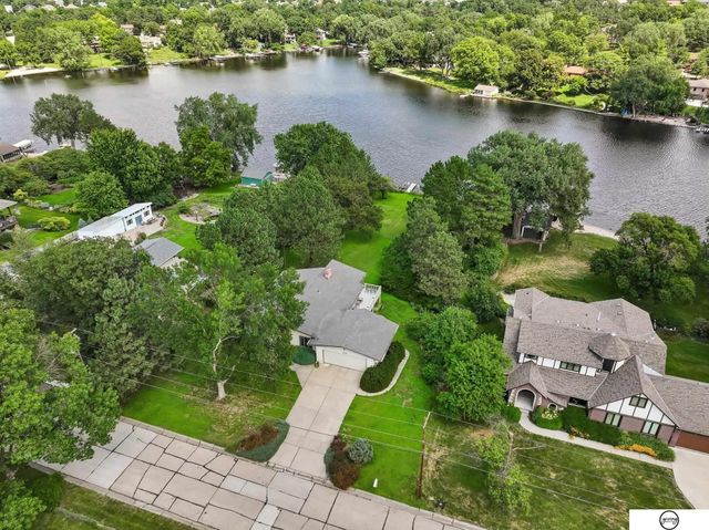 6446 W Shore Drive, Lincoln, NE 68516