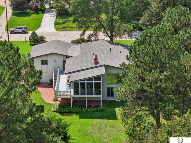 6446 W Shore Drive, Lincoln, NE 68516