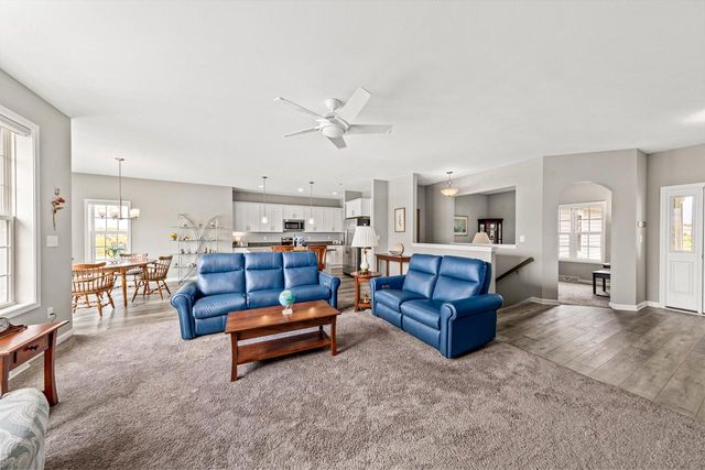 W200N4949 Tamarind WAY, Menomonee Falls, WI 53051