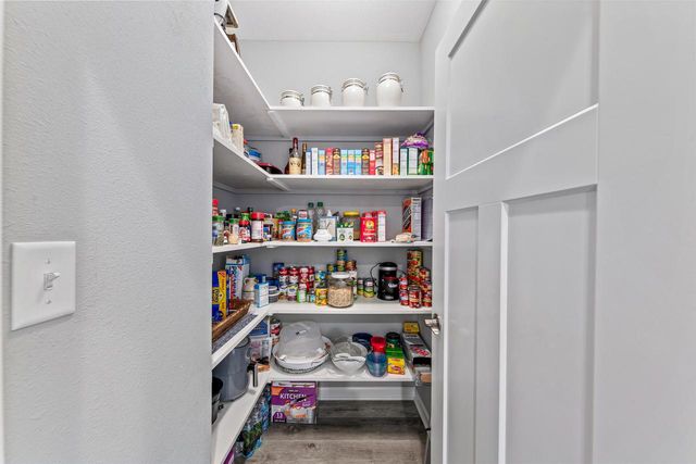 W200N4949 Tamarind WAY, Menomonee Falls, WI 53051