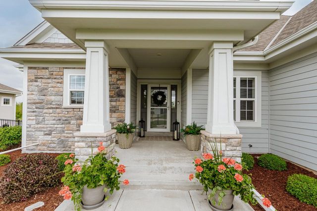W200N4949 Tamarind WAY, Menomonee Falls, WI 53051