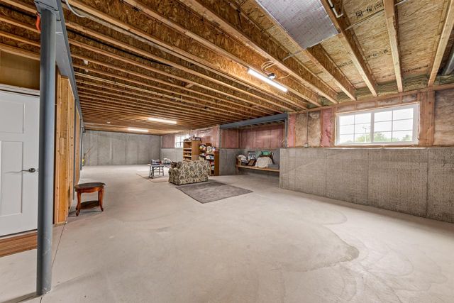 W200N4949 Tamarind WAY, Menomonee Falls, WI 53051