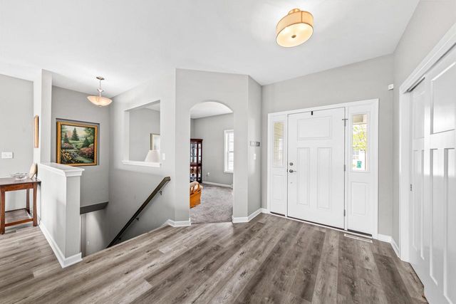 W200N4949 Tamarind WAY, Menomonee Falls, WI 53051