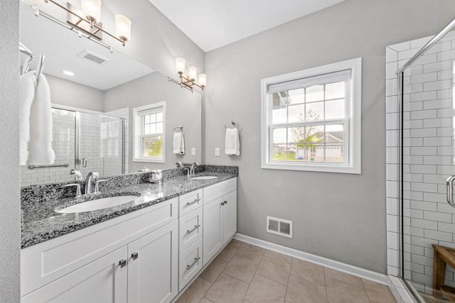 W200N4949 Tamarind WAY, Menomonee Falls, WI 53051