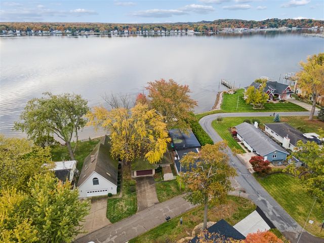 2016 Lake Street, Holland, MI 49424