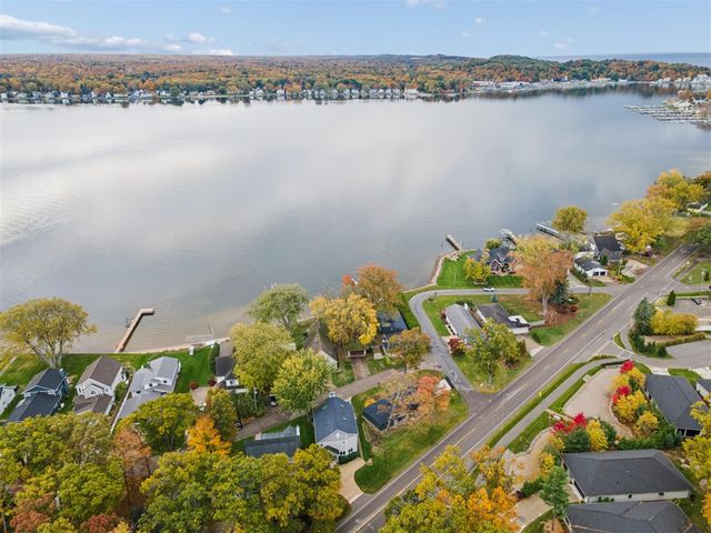 2016 Lake Street, Holland, MI 49424