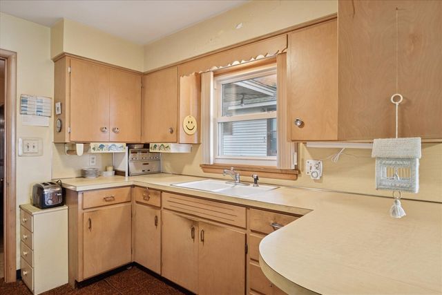 2016 Lake Street, Holland, MI 49424