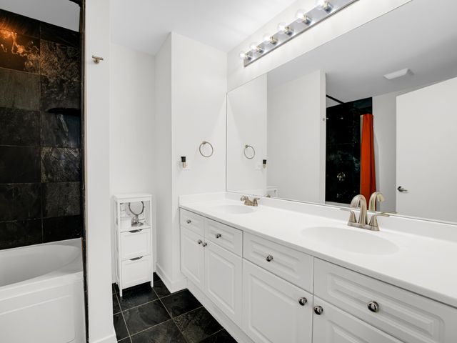 4537 S Drexel Boulevard 503, Chicago, IL 60653