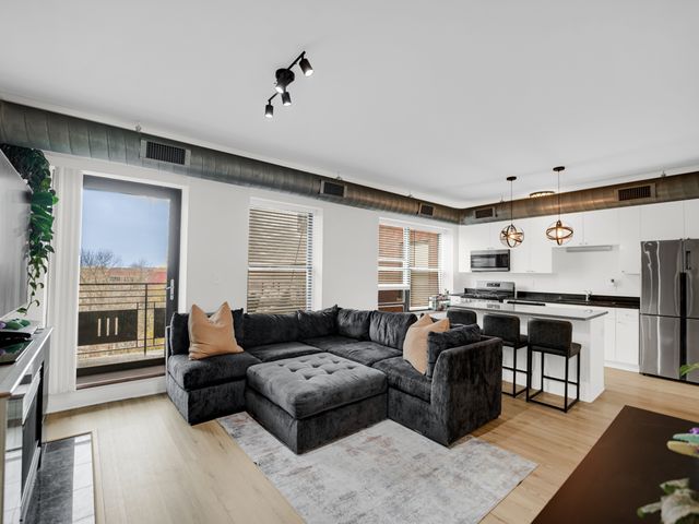 4537 S Drexel Boulevard 503, Chicago, IL 60653