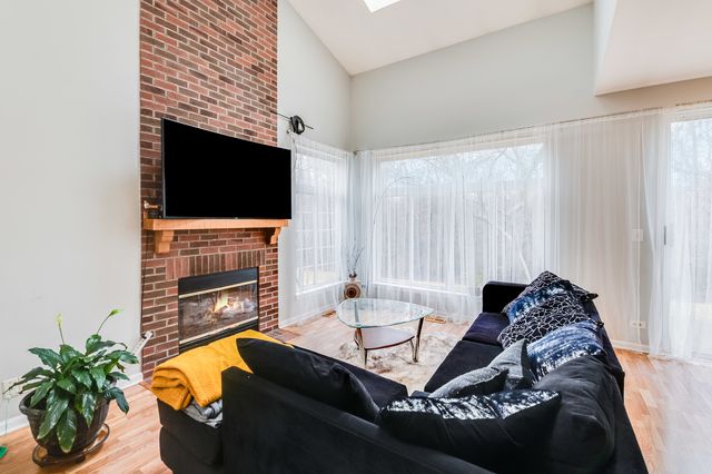 8257 Ripple Ridge, Darien, IL 60561