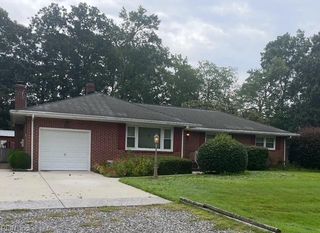 115 Laura LN, Yorktown, VA 23692