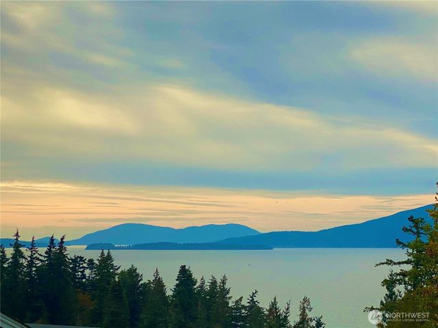 417 Arbutus Place, Bellingham, WA 98225