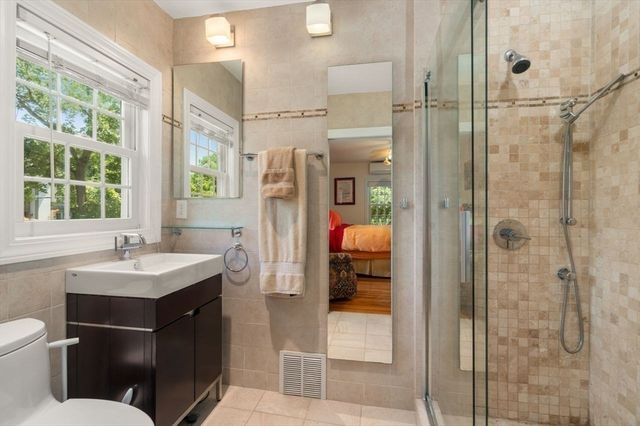 19 Druid Hill Rd, Newton, MA 02461