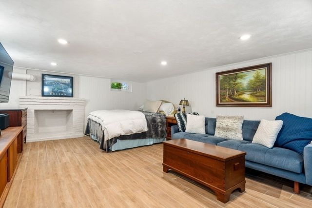 19 Druid Hill Rd, Newton, MA 02461
