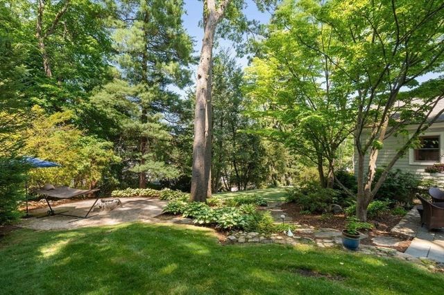 19 Druid Hill Rd, Newton, MA 02461