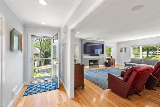 19 Druid Hill Rd, Newton, MA 02461