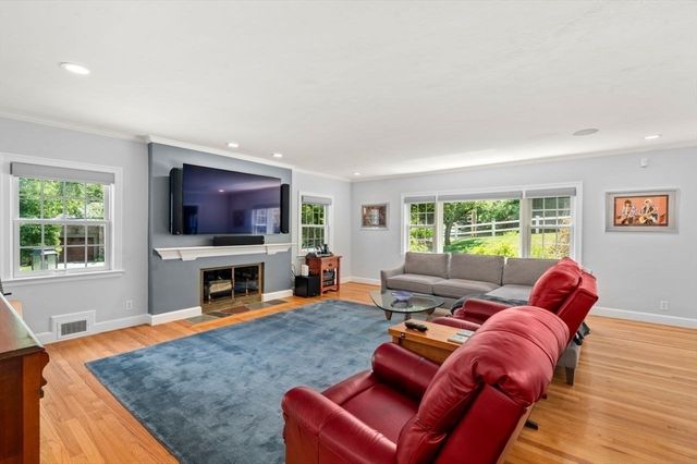 19 Druid Hill Rd, Newton, MA 02461