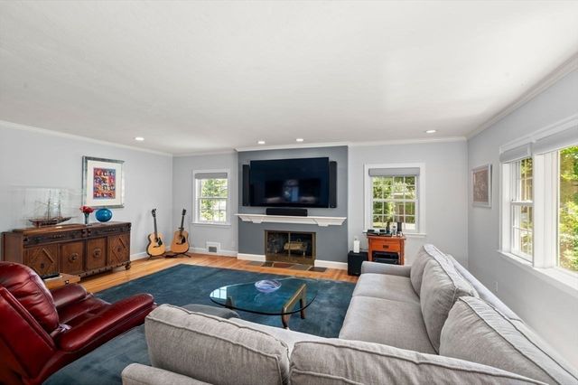 19 Druid Hill Rd, Newton, MA 02461