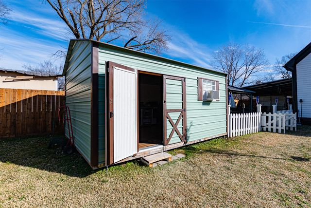 819 Beech Street, Bonham, TX 75418